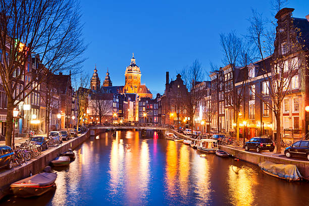 istock Canal in Amsterdam, The Netherlands by night 186862420