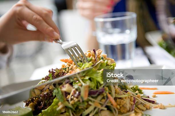 Essen Stockfoto und mehr Bilder von Kneipengericht - Kneipengericht, Bildschärfe, Blattgemüse