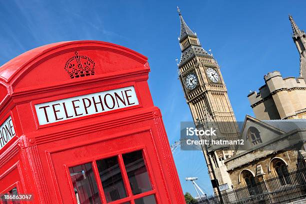 Foto de Telefone Caixa Com O Big Ben e mais fotos de stock de Big Ben - Big Ben, Cabina telefónica vermelha, Cabine de telefone público - Telefone público