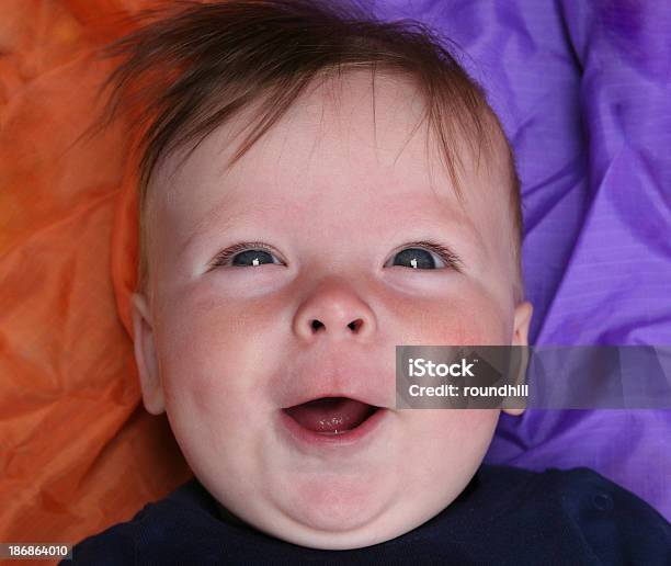 Happy Baby Boy Foto de stock y más banco de imágenes de Alegre - Alegre, Alegría, Azul
