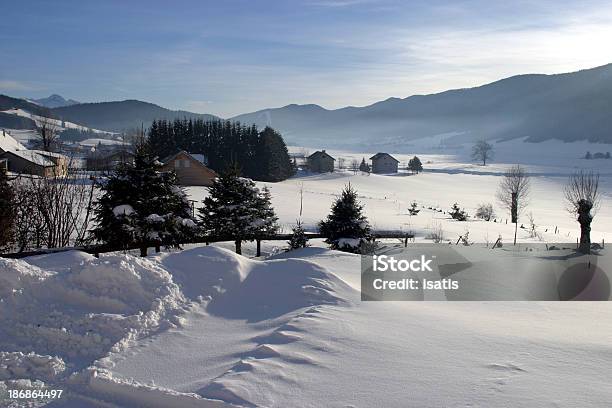 Paisaje De Montaña 2 Foto de stock y más banco de imágenes de Aire libre - Aire libre, Aldea, Alpes Europeos
