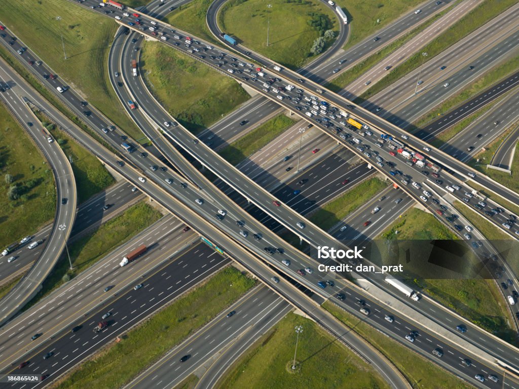 Tráfico en autopista - Foto de stock de Autopista libre de derechos