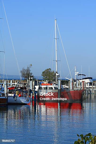 Marina W Mackinaw City Mi - zdjęcia stockowe i więcej obrazów Pionowy - Pionowy, Stan Michigan, Transport morski