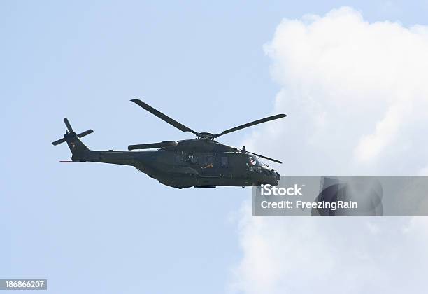 Foto de Helicóptero e mais fotos de stock de Arma de Fogo - Arma de Fogo, Armamento, Aço
