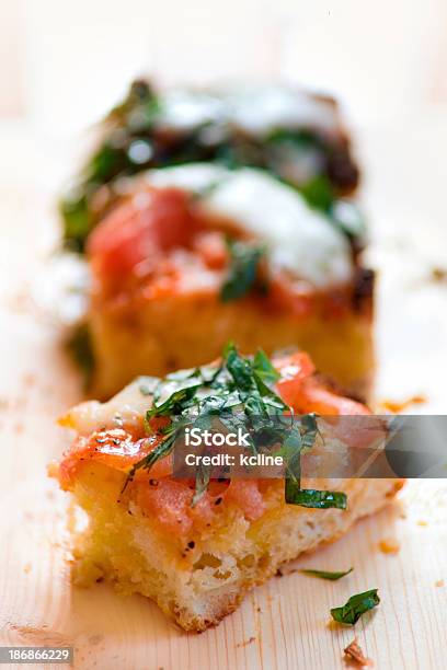 Foccacia Brushetta - Fotografias de stock e mais imagens de Brusqueta - Brusqueta, Pão Tipo Piza, Antipasto