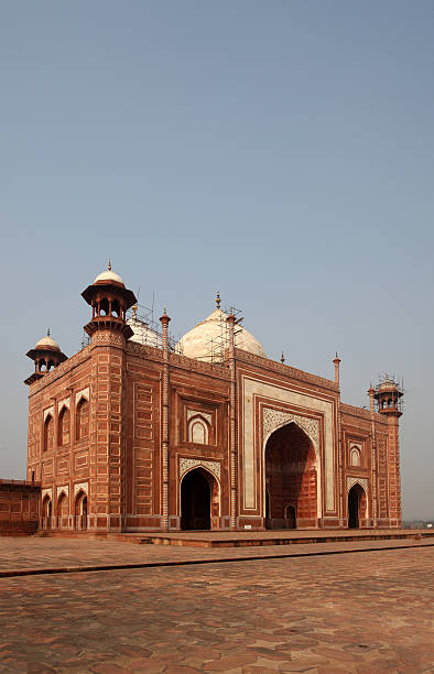 istock Taj in the morning 186866373