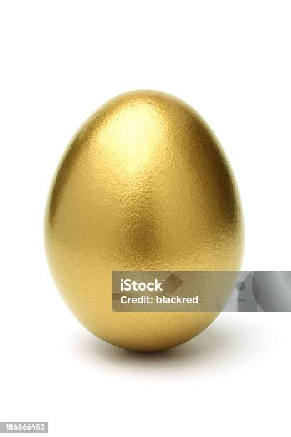 Huevos De Oro Sobre Fondo Blanco Foto de stock y más banco de imágenes de Huevo de Pascua - Huevo de Pascua, Oro - Metal, Huevo - Etapa de animal