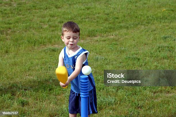 Mantenere Sempre Fissi Gli Occhi Sulla Pallina - Fotografie stock e altre immagini di Baseball - Baseball, Palla da baseball, Tee