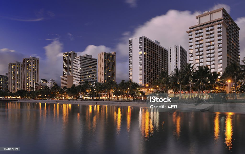 Pôr do sol na praia de Waikiki, Oahu, Havaí (XXXL) - Foto de stock de Arquitetura royalty-free