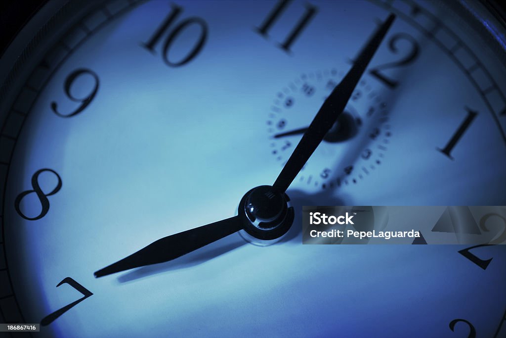 Pünktlichkeit - Lizenzfrei Auf die Uhr sehen Stock-Foto