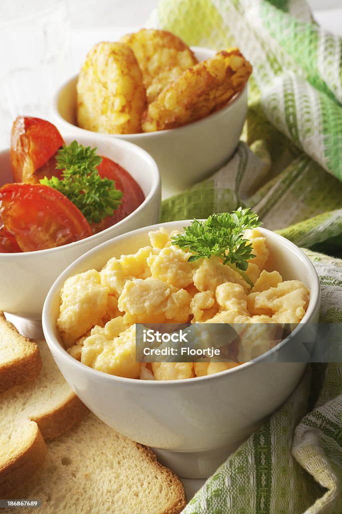 Imagens estáticas: Café-da-manhã Ovos mexidos - Foto de stock de Alimentação Saudável royalty-free