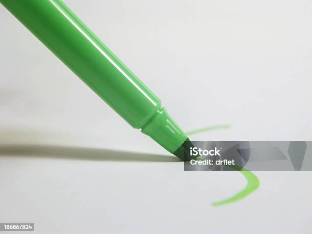 Marcador Verde Foto de stock y más banco de imágenes de Alto - Descripción física - Alto - Descripción física, Arte, Arte y artesanía