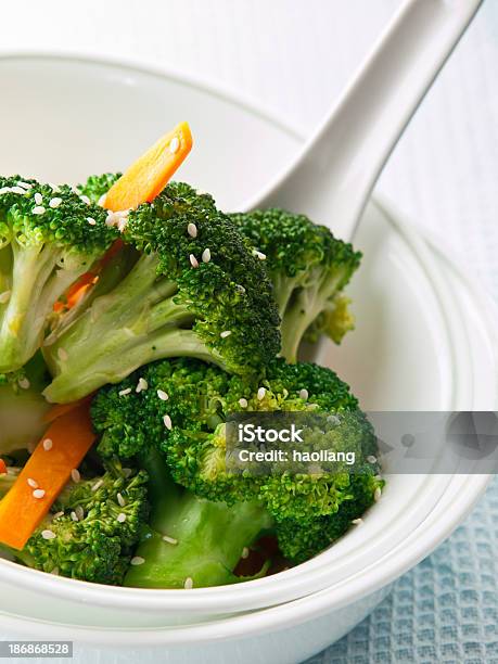 Gebratenes Brokkoli Stockfoto und mehr Bilder von Brokkoli - Brokkoli, Sesam, Blanchiert
