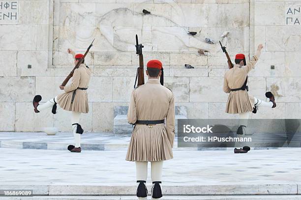 Cambio Della Guardia Di Atene - Fotografie stock e altre immagini di Atene - Atene, Piazza Syntagma, Cambio della guardia