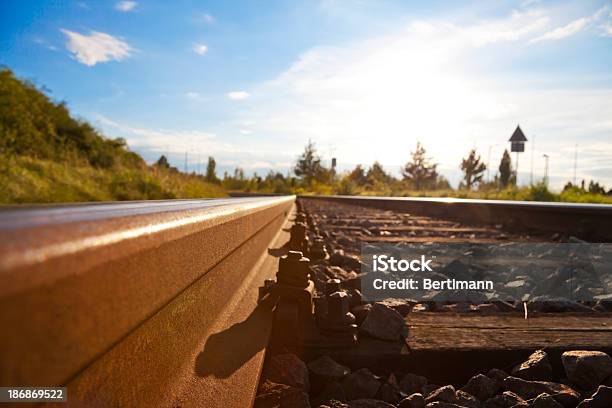 Photo libre de droit de Gros Plan De Morceaux De Tramway banque d'images et plus d'images libres de droit de Voie ferrée - Voie ferrée, Abstrait, Acier