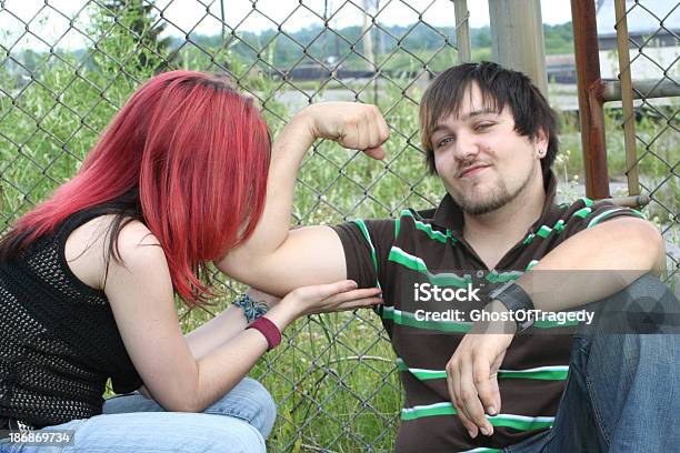 Casal Jovem - Fotografias de stock e mais imagens de Adolescente - Adolescente, Estupefação, Humor