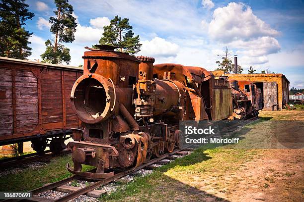 Broken Vapore Locomotiva - Fotografie stock e altre immagini di Abbandonato - Abbandonato, Acciaio, Arrugginito