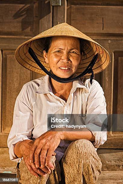 Vendedor Vietnamita Vegetal Foto de stock y más banco de imágenes de Adulto - Adulto, Agricultura, Aire libre