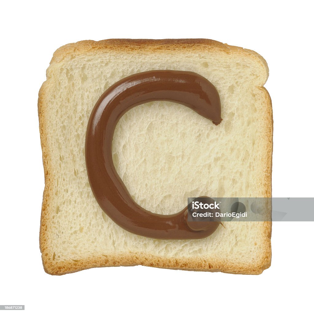 Cioccolato C lettera su tinloaf, sfondo bianco di scansione - Foto stock royalty-free di Alfabeto