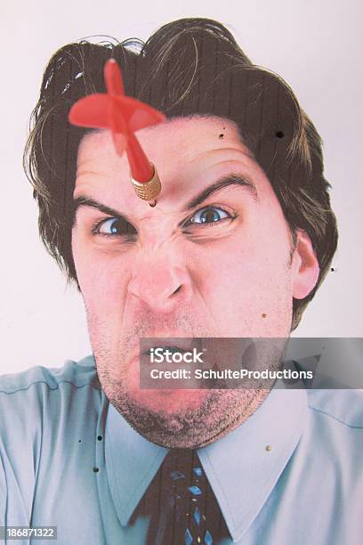 Homem De Negócios Aperte - Fotografias de stock e mais imagens de Adulto - Adulto, Alvo, Alvo de Dardo