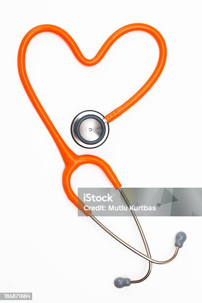 Serca - zdjęcia stockowe i więcej obrazów Stetoskop - Stetoskop, Białe tło, Miernik ciśnienia krwi