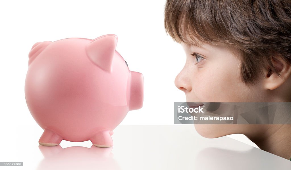 Enfant avec piggy bank - Photo de Enfant libre de droits