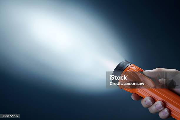 Suche Nach Stockfoto und mehr Bilder von Taschenlampe - Taschenlampe, Lichtquelle, Projektion
