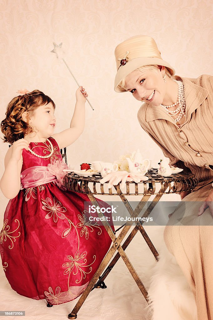 Bippity Boppity Boo-A magia de uma Tea Party - Foto de stock de 2-3 Anos royalty-free