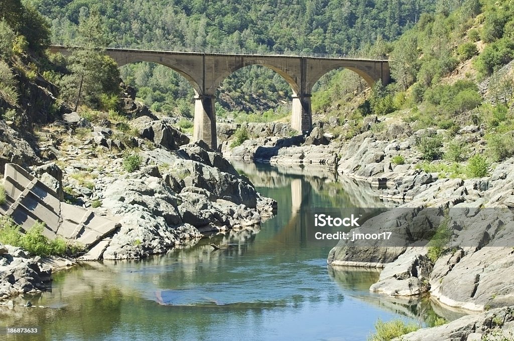 California gold country Arche de pont de ciment sans les mains - Photo de Arbre libre de droits