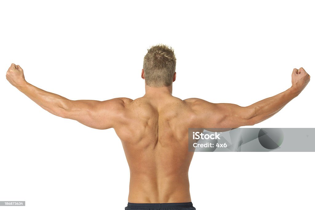 후면 보기 Bodybuilder, 성과향상을 촉진하는 유연한 암즈 및 등근육 근육 - 로열티 프리 근육질 남자 스톡 사진