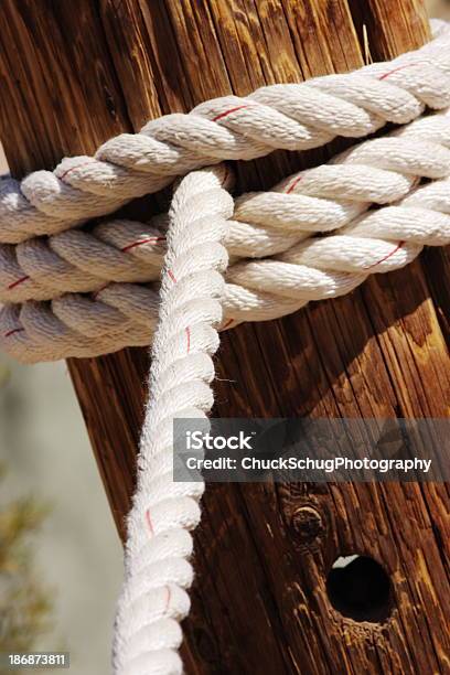 Dock Seil Poller Post Stockfoto und mehr Bilder von Aktivität - Aktivität, Alter Hafen, Anker werfen