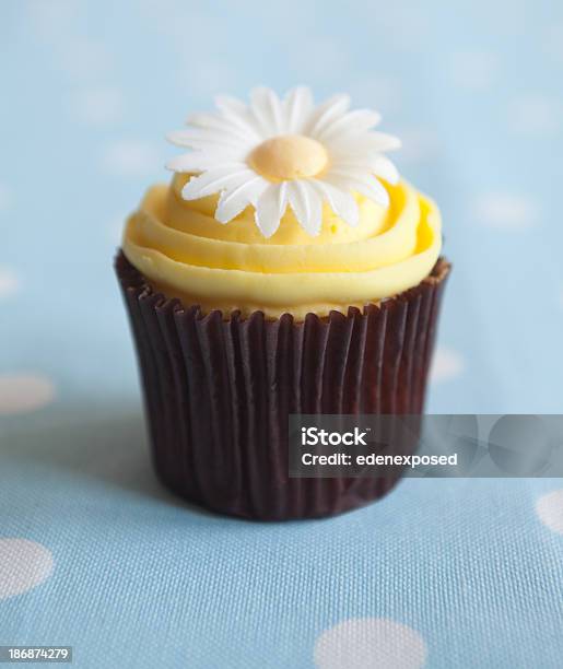 Cupcake - zdjęcia stockowe i więcej obrazów Bufet - posiłek - Bufet - posiłek, Ciasto, Cupcake