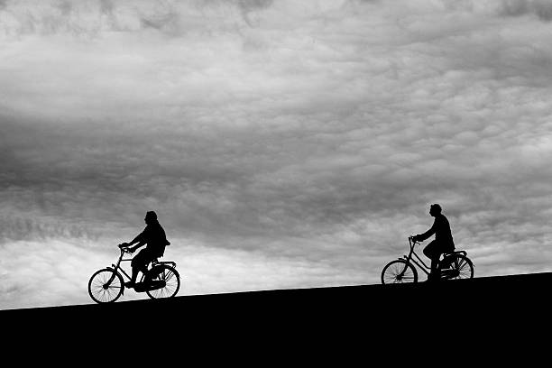 istock Couple of Cyclists 186874444