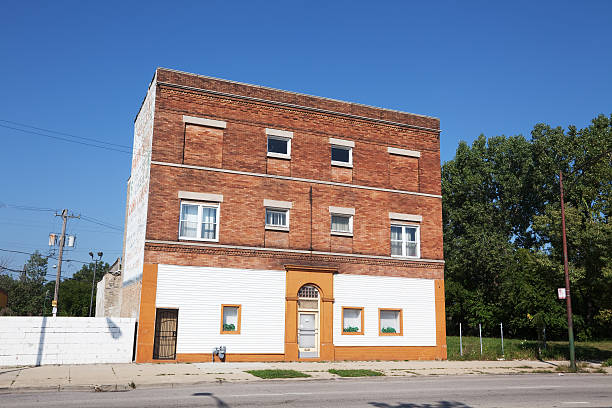 istock Apartment building in Washington Park, Chicago 186875075
