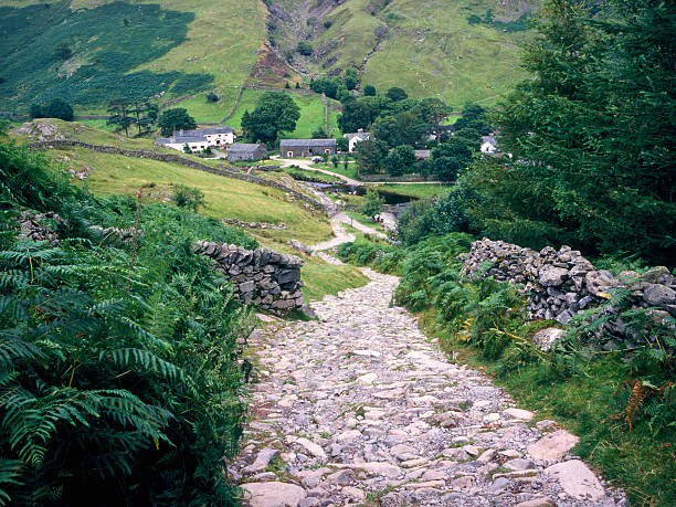 lago picturesque distrito-watendlath - watendlath imagens e fotografias de stock