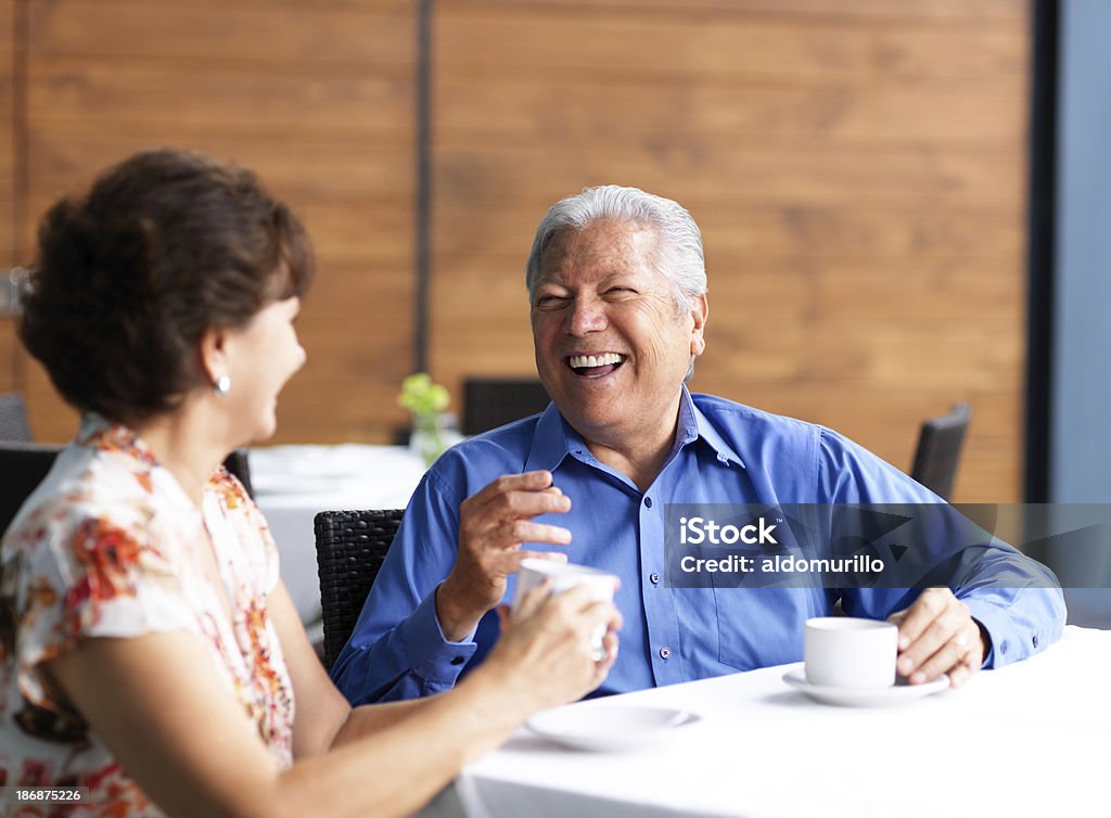 Altes Paar reden in einem restaurant - Lizenzfrei Alter Erwachsener Stock-Foto