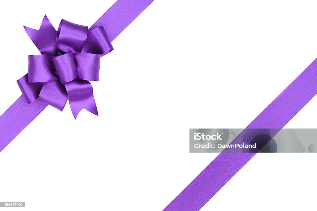 Púrpura arco de regalo - Foto de stock de Lazo - Nudo libre de derechos