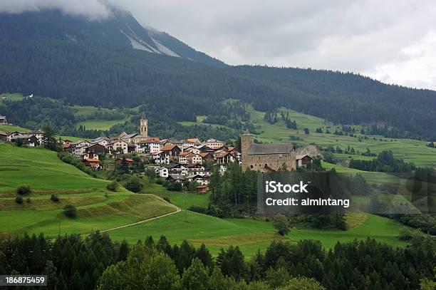 村にエンガディン渓谷 - エンガディン渓谷のストックフォトや画像を多数ご用意 - エンガディン渓谷, カラー画像, スイス