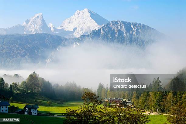 Berchtesgadener Und Mountain Watzmann Am Morgen Nebel Stockfoto und mehr Bilder von Almosen