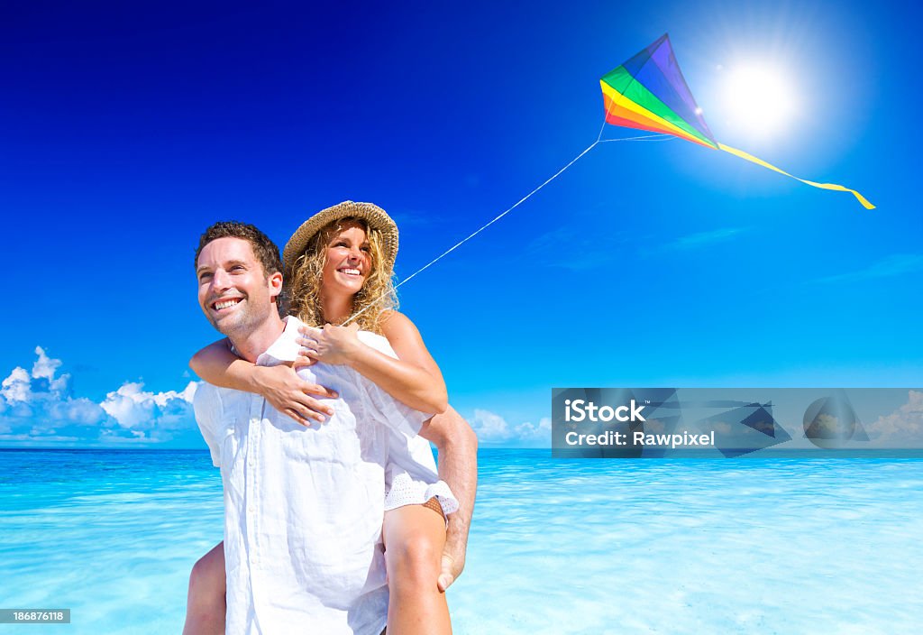 Pareja en la playa - Foto de stock de Adulto libre de derechos