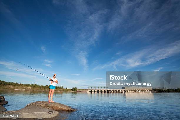 Pinheiro De Pesca De Manitoba - Fotografias de stock e mais imagens de Barragem - Estrutura Feita pelo Homem - Barragem - Estrutura Feita pelo Homem, Central Hidroelétrica, Energia hidroelétrica