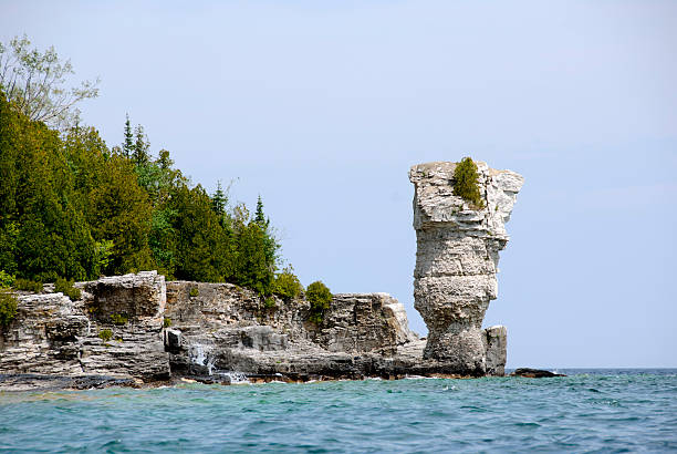 istock Flowerpot Island Rock Formation 186877154