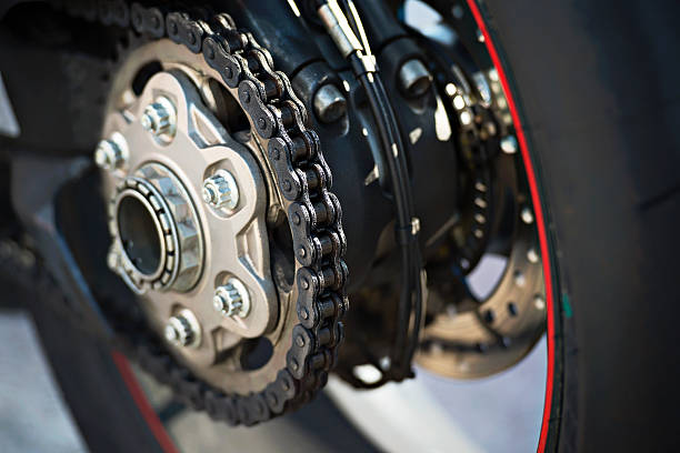 motorcycle cadena de - motorcycle engine brake wheel fotografías e imágenes de stock