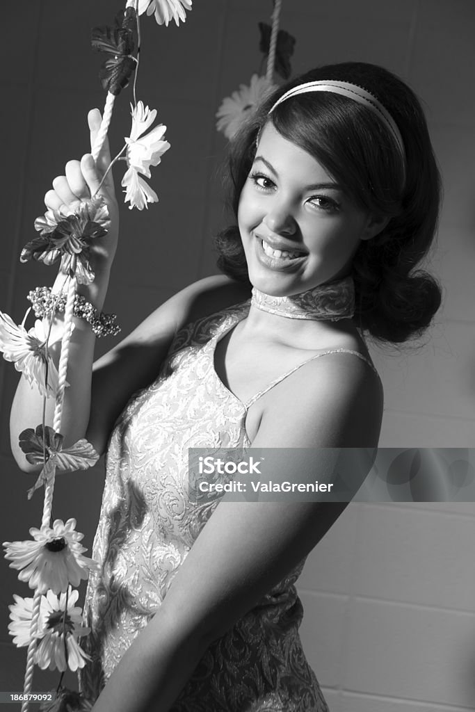 B & 60 W de estilo adolescente sonriente con oscilación. - Foto de stock de 1960-1969 libre de derechos