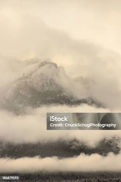 Névoa Teton Reserva Ecológica De Nevoeiro E Montanha - Fotografias de stock e mais imagens de Ambiente dramático