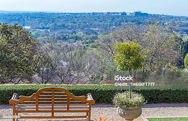 Tisch Mit Blick Auf Die Suite Stockfoto und mehr Bilder von Johannesburg - Johannesburg, Baum, Blickwinkel der Aufnahme