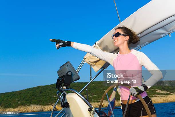Lady Capitão - Fotografias de stock e mais imagens de Conduzir - Conduzir, Luva - Roupa Desportiva de Proteção, Adulto