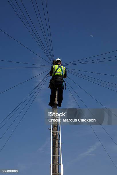 Telecom Stockfoto und mehr Bilder von Helm - Helm, Techniker, Arbeiten