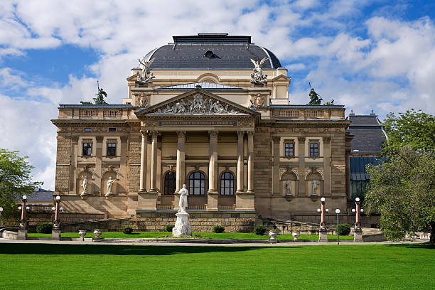 istock Theatre building, Wiesbaden - Germany 186881185