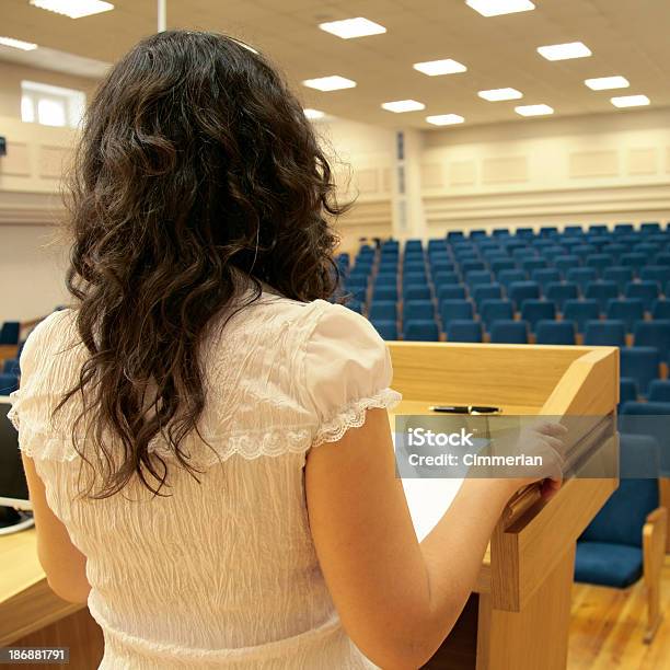 Foto de Antes O Discurso e mais fotos de stock de Atril - Objeto manufaturado - Atril - Objeto manufaturado, Vista Traseira, Discurso